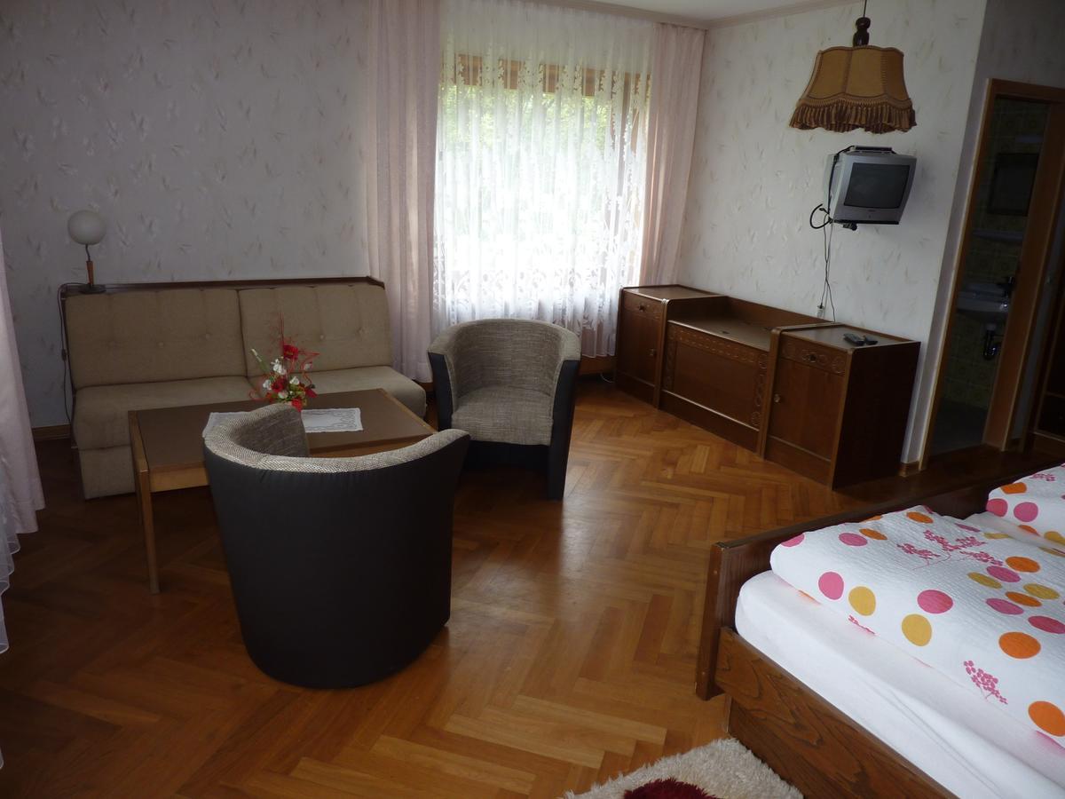 Отель Gast- Und Gastehaus Simon Greifenstein Экстерьер фото